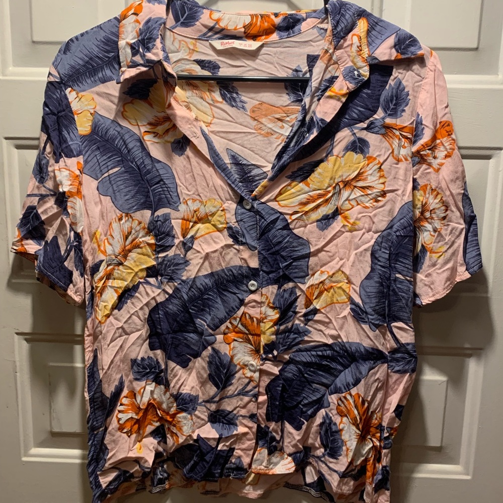 TIKI inspired blouse from SHEIN! Size L but fits like a M